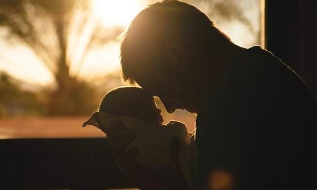 Отец в декрете, скриншот: YouTube