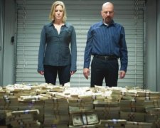 Справжнє божевілля: українці скуповують тонни доларів