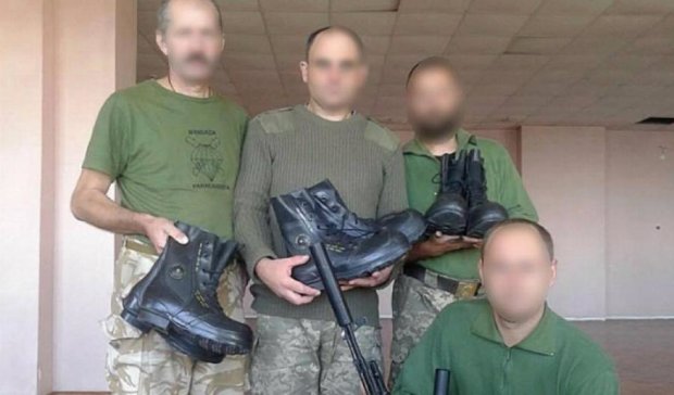 Борцам с контрабандой на Донбассе подарили испанские берцы и глушители (фото)