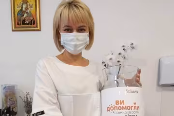 Медики встали с протянутой рукой за старыми монетами – "Вы помогаете больным детям"