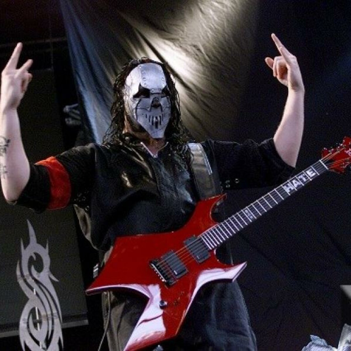 Гитарист Slipknot получил ножевое ранение в голову - ЗНАЙ ЮА