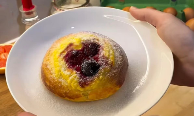 Булочки с сыром и вишней: фото скрин рецепта