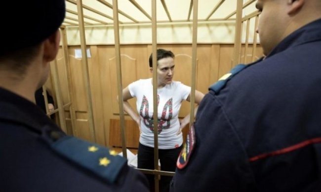 Надежду Савченко положили под капельницы