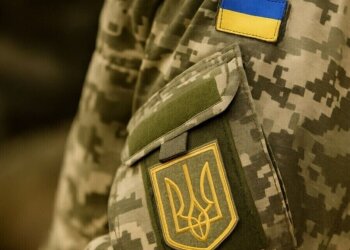 Військовозобов'язаний з повісткою біля ТЦК