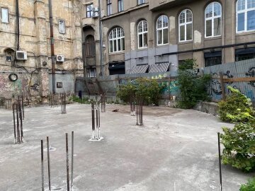 Занедбана територія на вулиці Нижанківського у Львові