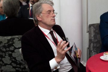 Ющенко застали без одежды в неожиданном месте: фото
