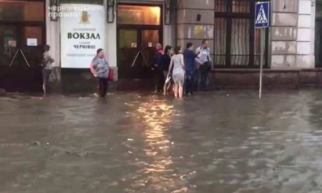 Українське місто перетворилося на Венецію: відео