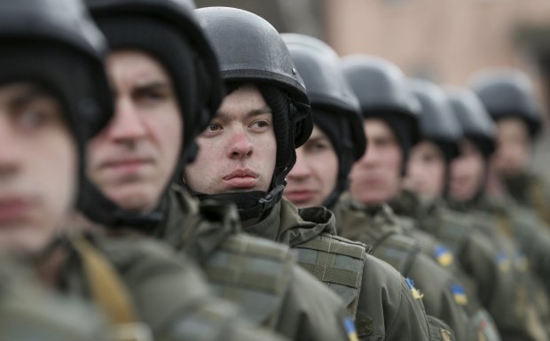 Всех на войну: "Минобороны" назначает украинцам фейковые свидание в военкомате