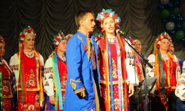 Аксьонов, викуси: у Криму заспівали українських пісень