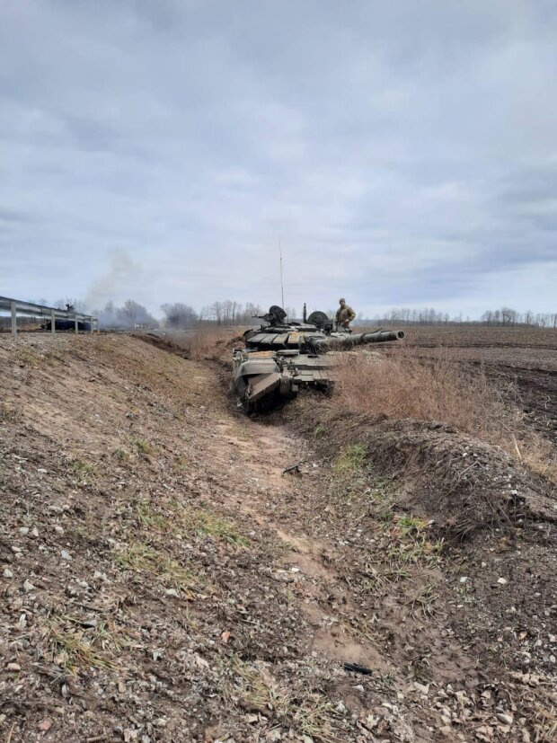 Уничтожен российский танк, фото: facebook.com/kommander.nord