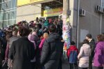 "Голі" харків'яни штурмували секонд-хенд з кулаками і матюками: дикі кадри