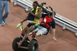 Телеоператор свалил Болта после забега на 200 м (видео)
