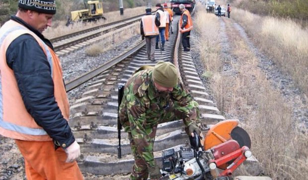 Військові будівельники відновлюють залізничні колії в Донецькій області (фото)
