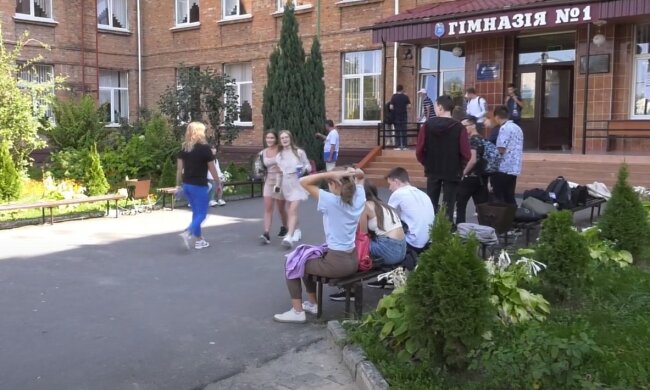 абитуриенты, скриншот из видео