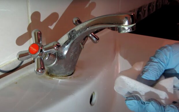 Как очистить кран. Фото: скрин youtube
