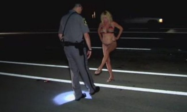 П'яна бабуся в купальнику  спричинила ДТП