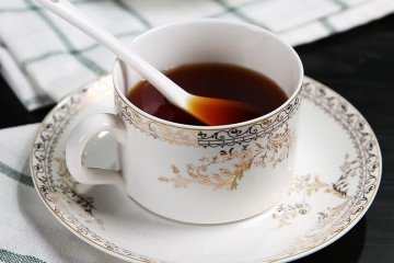 Ложка в чашці: чим небезпечно нехтування етикетом, народні забобони