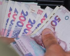 Гривневі купюри та виплати людям з інвалідністю
