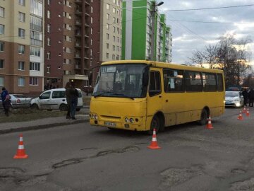 На Львівщині маршрутка з людьми зробила "сальто", всі вирішили секунди: моторошні подробиці