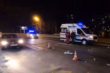 У Києві копи насмерть збили чоловіка і поспішили зняти номери з машини - кадри трагедії