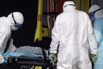 Українців попередили, чого чекати від коронавірусу в найближчі тижні: "Три сценарії"