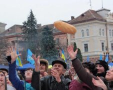 АТБ перетворив українців на голодних гладіаторів, а все через соціального буханця — епічні кадри