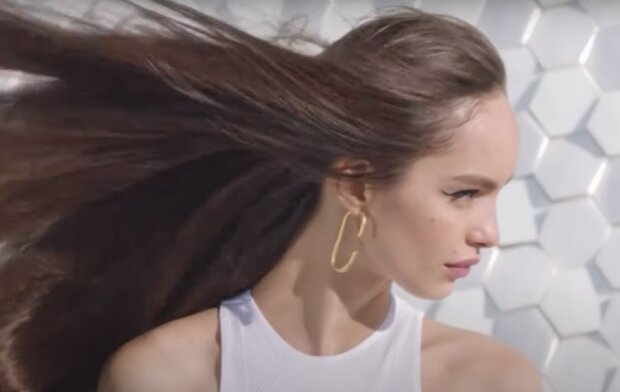 Уход за волосами, скрин из видео