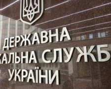 Яценюк приказал уволить больше 10 тысяч налоговиков