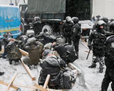 За что я воевал? Ветераны АТО сорвали с себя президентские награды