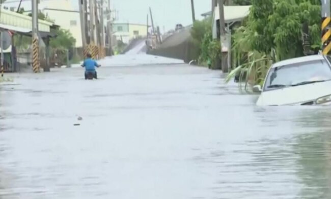 Стихия уничтожает Херсон: появилось видео последствий