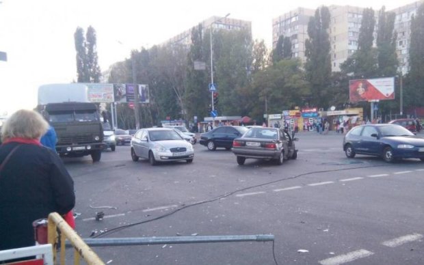 Чергова "Зая" думала, що проскочить:  моторошна ДТП у центрі Києва потрапила на камеру
