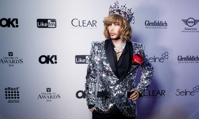 Зверев вышел на одиночный протест под Кремль: в парике, но с мужеством