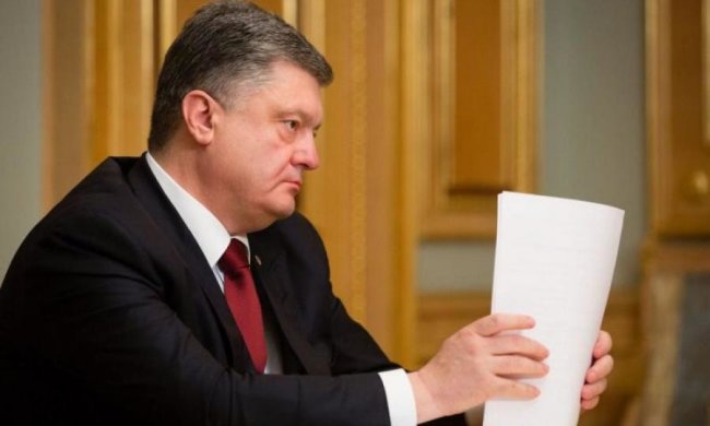Порошенко внес в Раду закон об антикорсуде с пометкой "неотложно"
