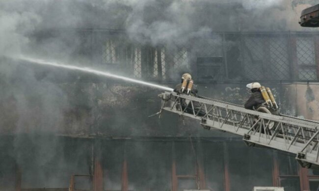  В Харькове в исследовательском институте  вспыхнул пожар (видео)