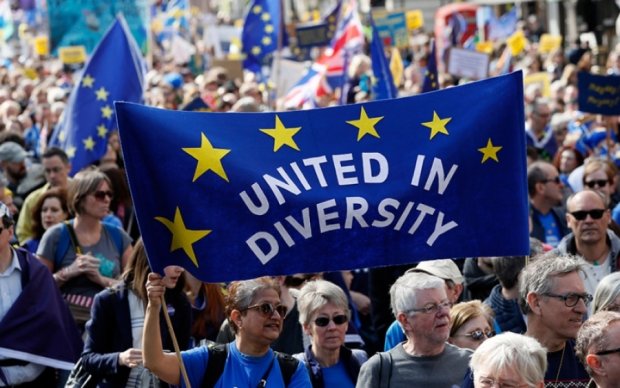 "Тереза Мэй" митинговала против "жесткого Brexit" в Лондоне