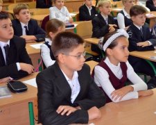 Як школярів Маріуполя вчать любити Росію