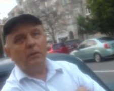 Патрульные в Киеве задержали мужчину: он 15 лет ездил без прав (видео)