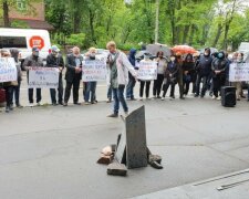 Активисты обвинили Опимаха в “сливе” аукционов по продажам месторождений