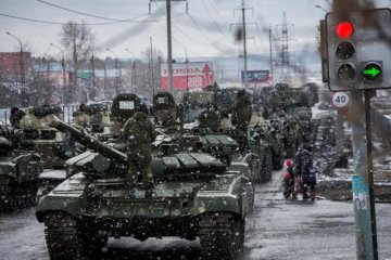 Тривожні цифри: стало відомо, скільки російських танків на Донбасі
