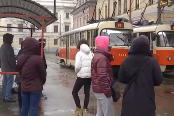 українці на зупинці, скріншот з відео