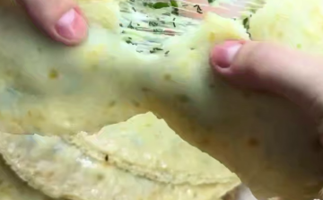 Блинчики с начинкой, кадр из видео