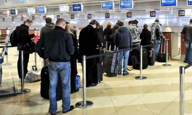 Одіозний нардеп намагався втекти з діамантами та золотом із України