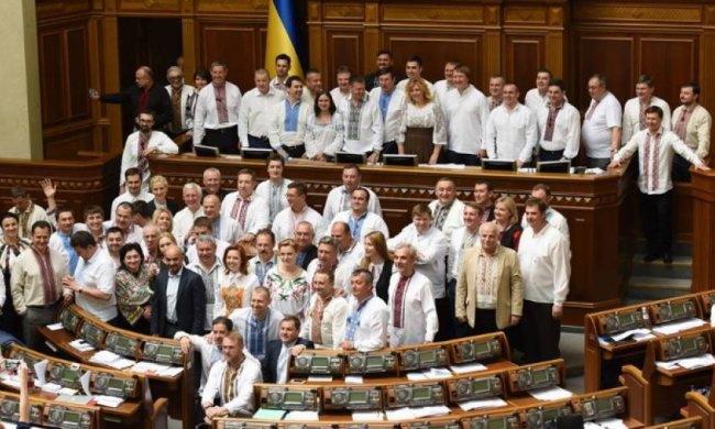 Только 22 депутата посетили все пленарные заседания