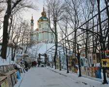 У Києві вандали рознесли Алею художників, українці не розгубилися: "Кличку, викликай Періс Хілтон"