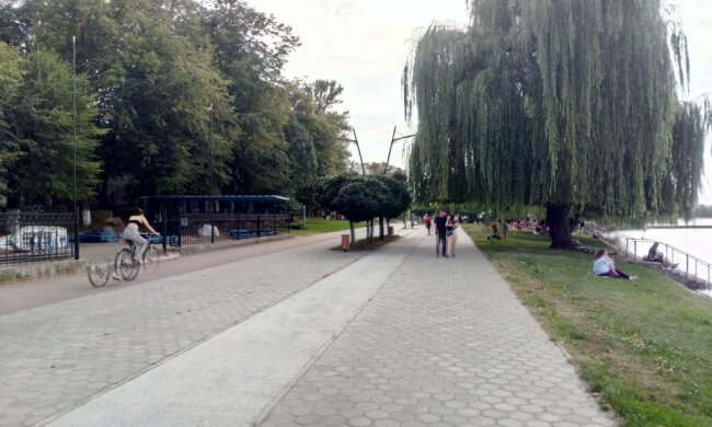 Марцінків посадить франківчан на нові лавки біля озера - шукайте місця для поцілунків