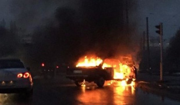 В Харкові на ходу спалахнула автівка