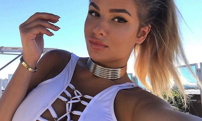 Російська Кардашьян попалася на ганебному фотошопі: талія розміром з ногу