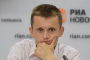 Порошенка шантажують військовим станом