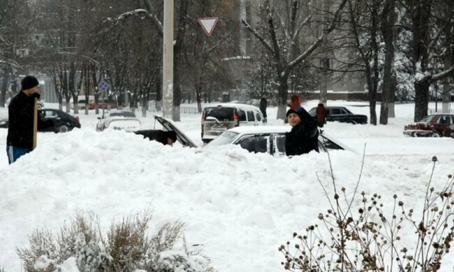 Суми завалило снігом
