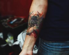 Політики показали українцям власні татуювання